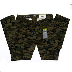 a.n.a Girlfriend Chino Camo Pants Women’s Sz 2, NWT